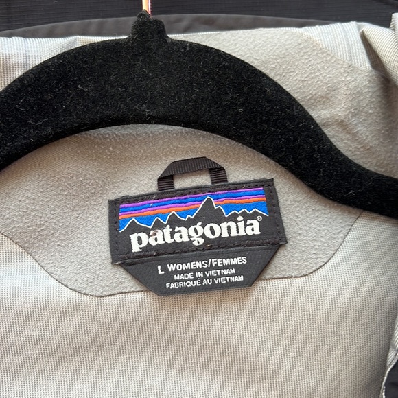 Patagonia Torrentshell size Large. I bought last year and it doesn’t fit - Picture 2 of 4